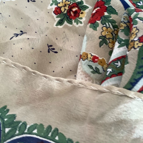Italian vintage silk scarf - Picture 9 of 10